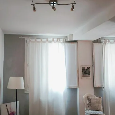 10 Minuti Dal Centro E Dal Sant'orsola -palazzo Storico Apartmán *